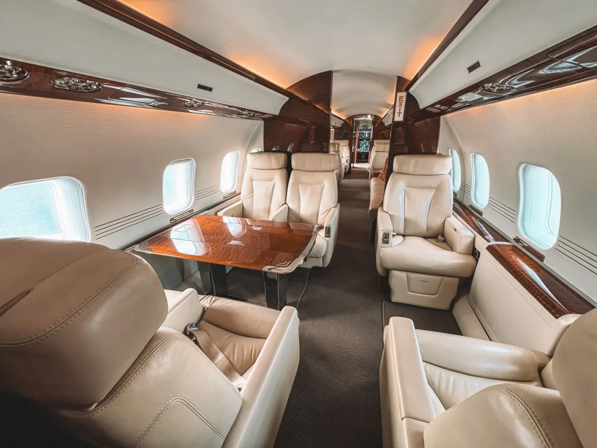 Business jet cabin